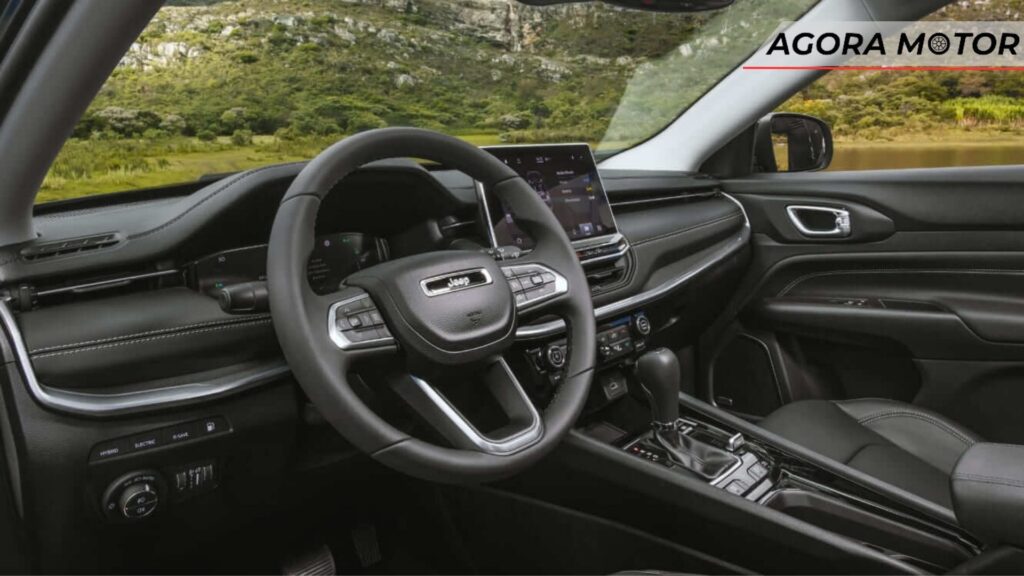 Parte interna do Jeep Compass 2024 PHEV.