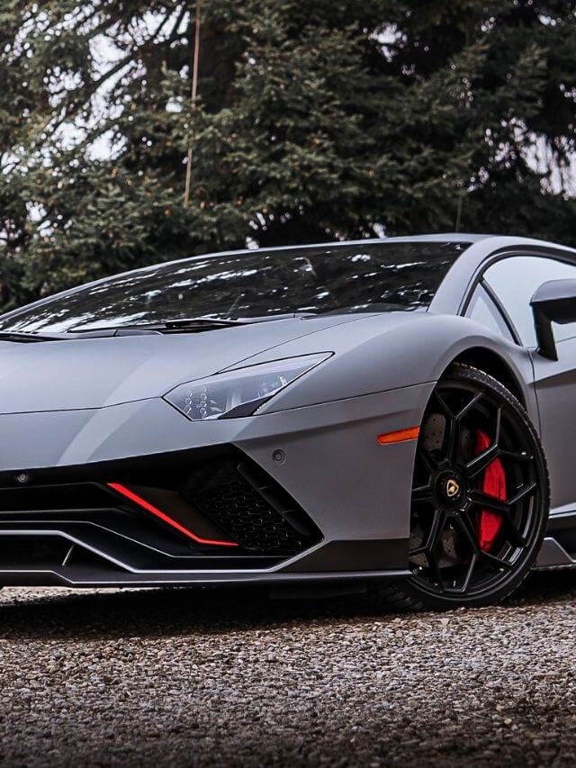 Lamborghini Aventador 2023.