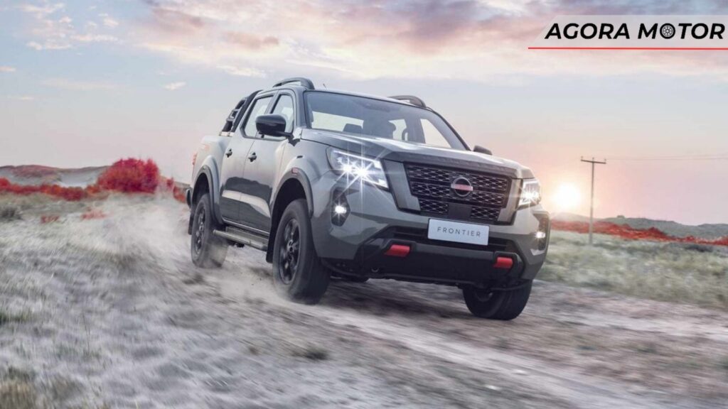 Frente do Nissan Frontier 2023.