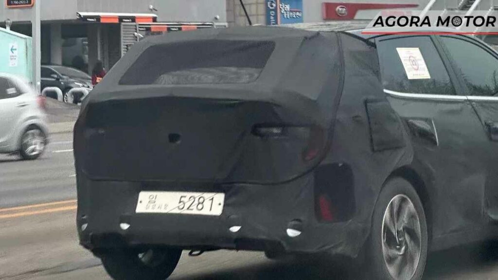 Novo Kia Rio versão hatch é flagrado. Fonte/Reprodução: Kia