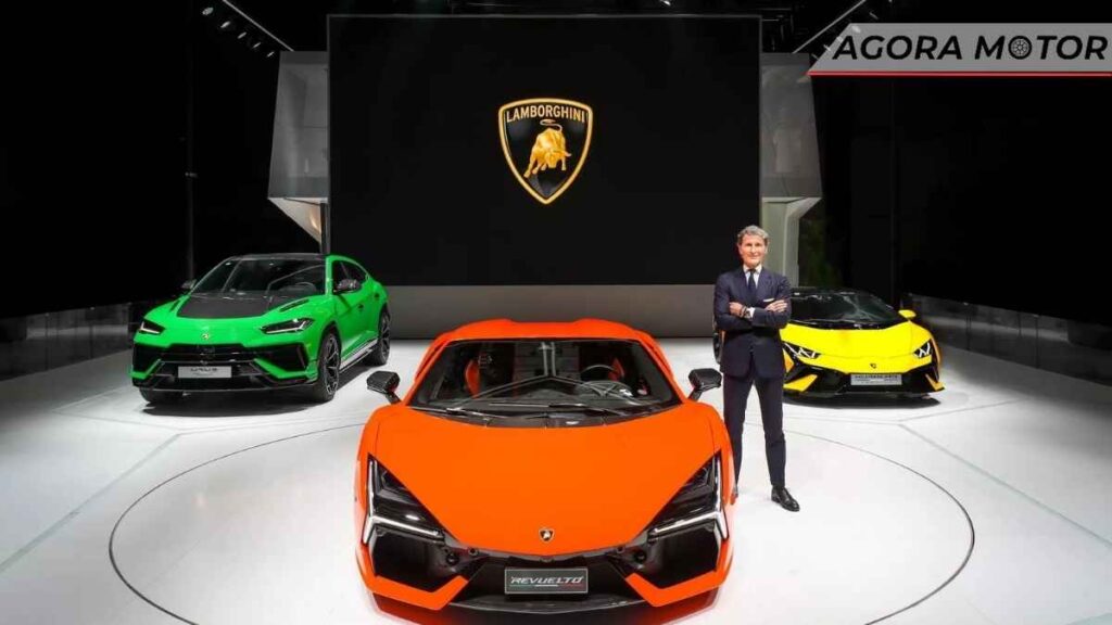 Quais outros carros da Lamborghini estão em exibição no Shanghai Auto Show?