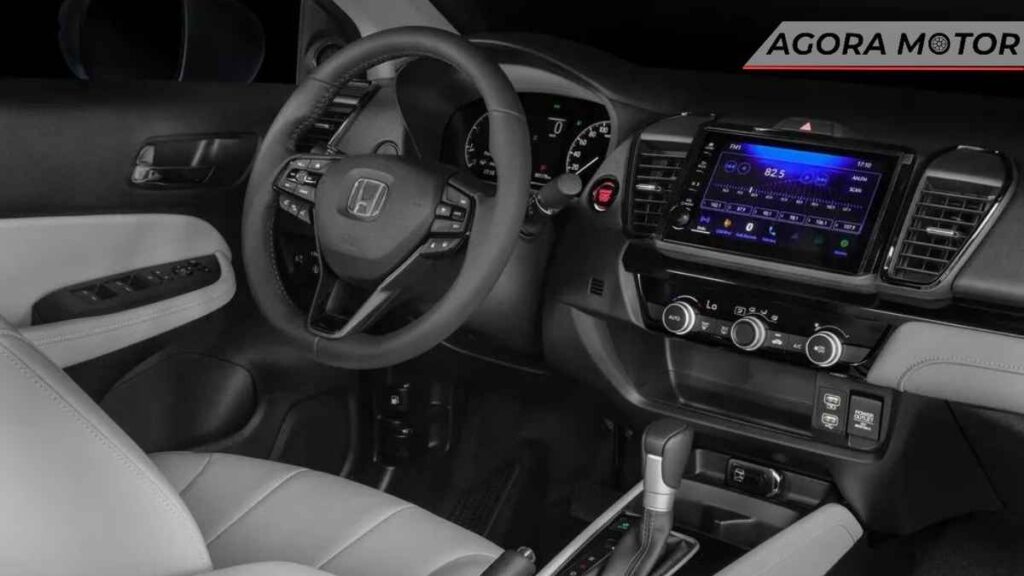 Qual a diferença entre as versões Touring e EXL do Honda City?