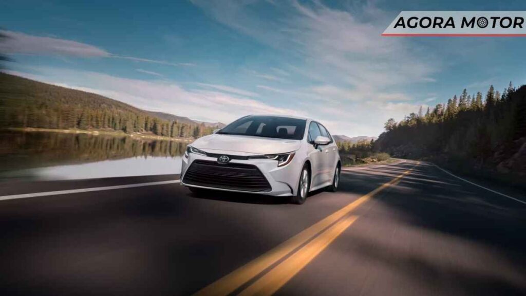 Toyota Corolla Hybrid LE Sedan. Fonte/Reprodução: Toyota