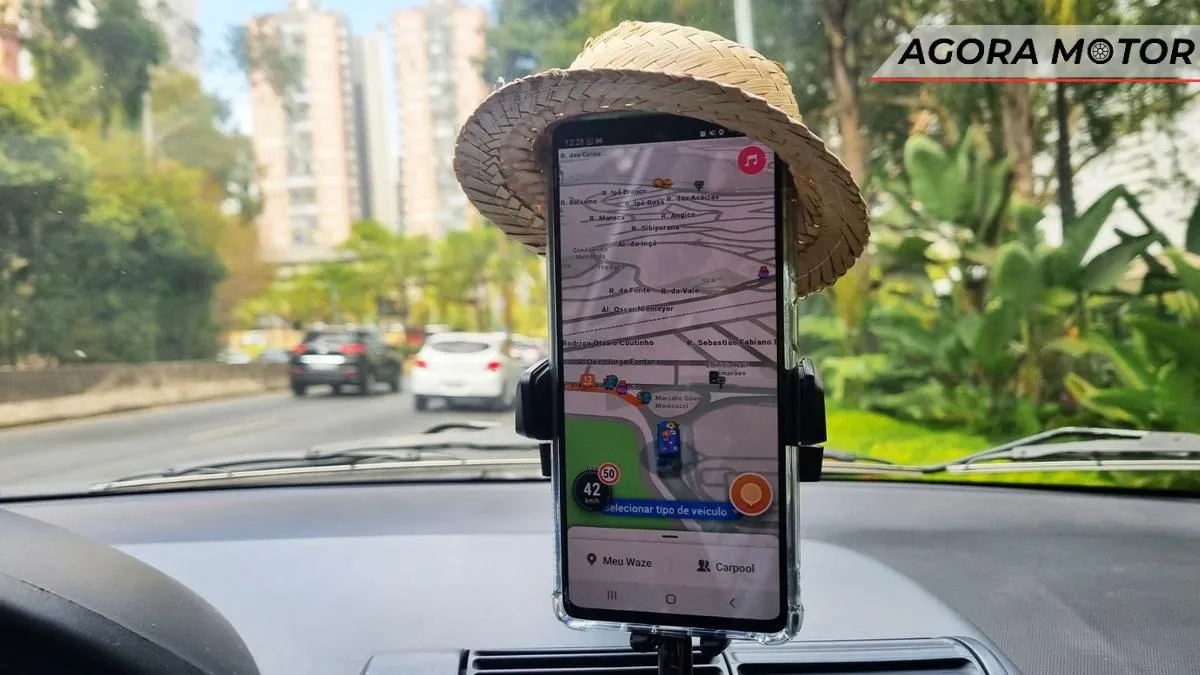 Colocar celular no suporte no painel do carro dá multa? Colocar celular no suporte no painel do carro dá multa?
