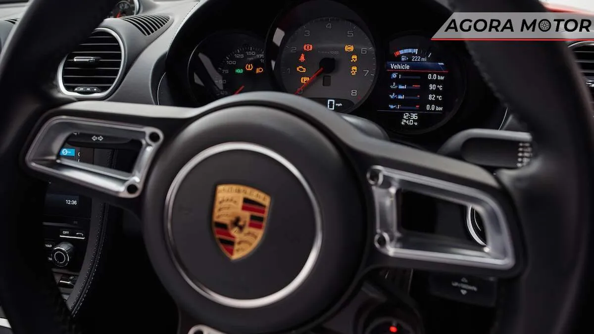 Eis por que colocar Alcantara no seu volante é uma má ideia Eis por que colocar Alcantara no seu volante é uma má ideia