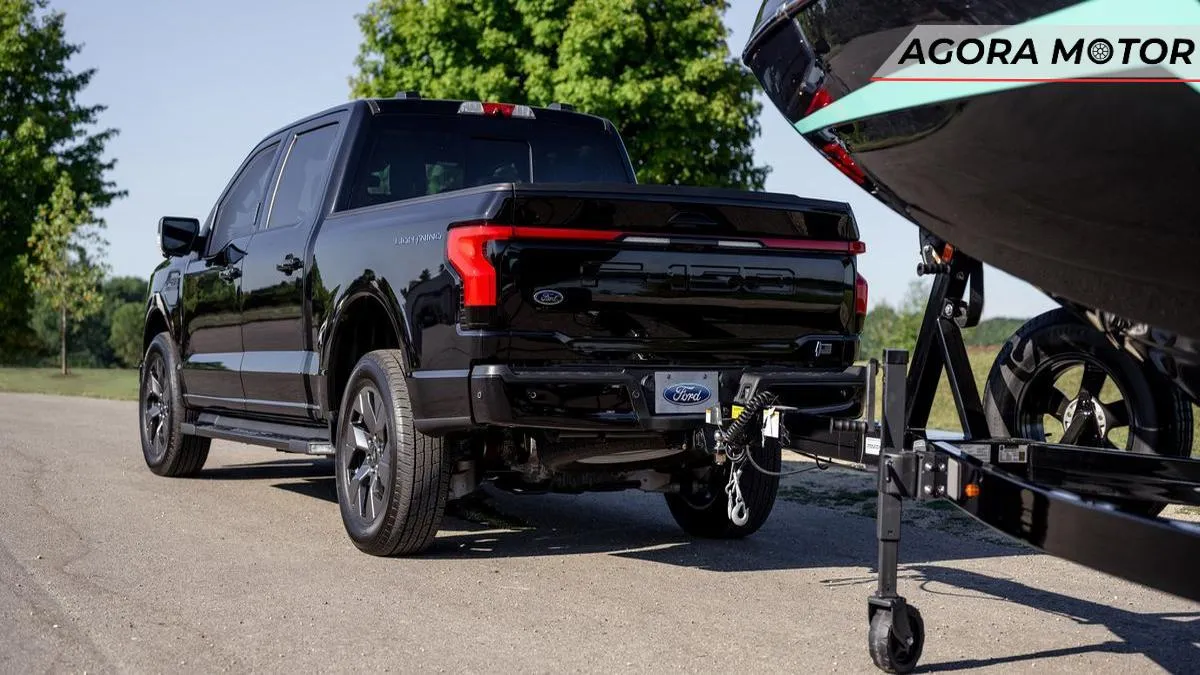 Ford cria sistema com inteligência artificial capaz de estacionar e engatar o reboque com precisão