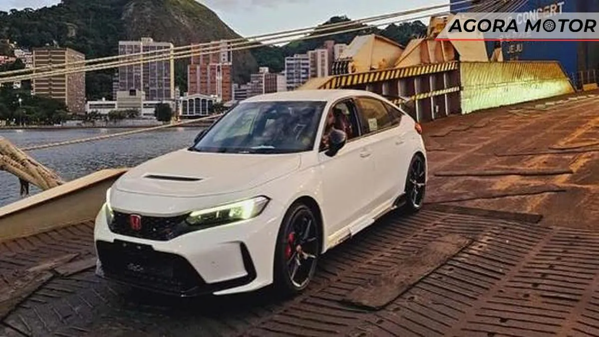 Honda Civic Type R desembarca no Brasil em porto no ES Honda Civic Type R desembarca no Brasil em porto no ES