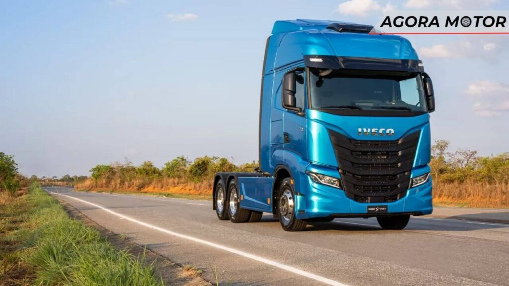 Foto frontal de uma Iveco 2023 S-Way