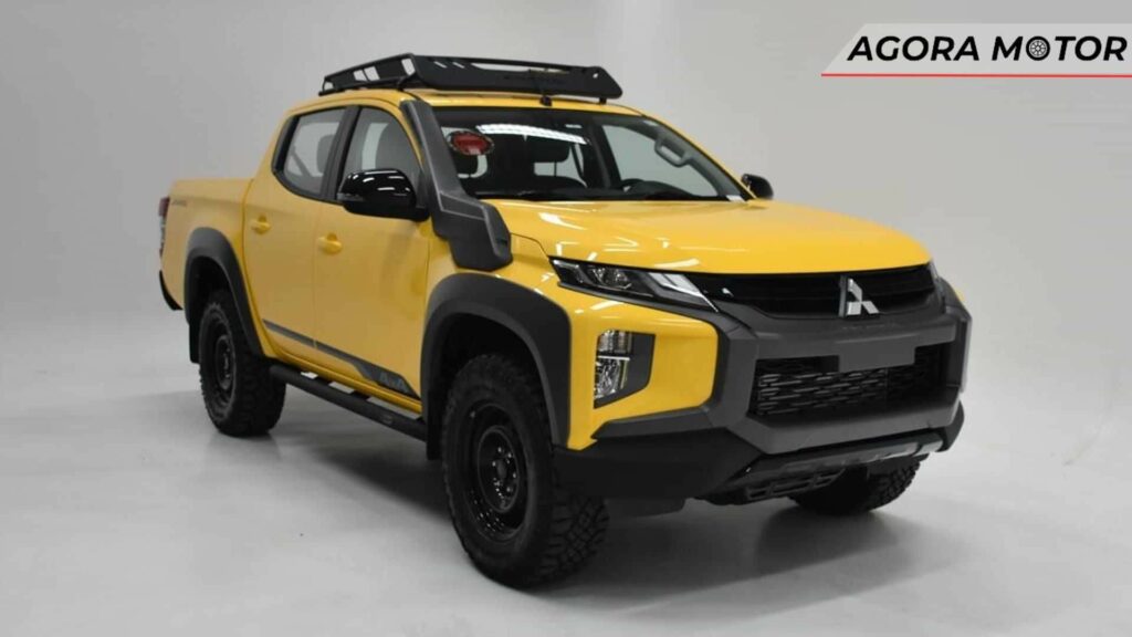 Foto frontal de uma Mitsubishi L200 Triton Sport 2023