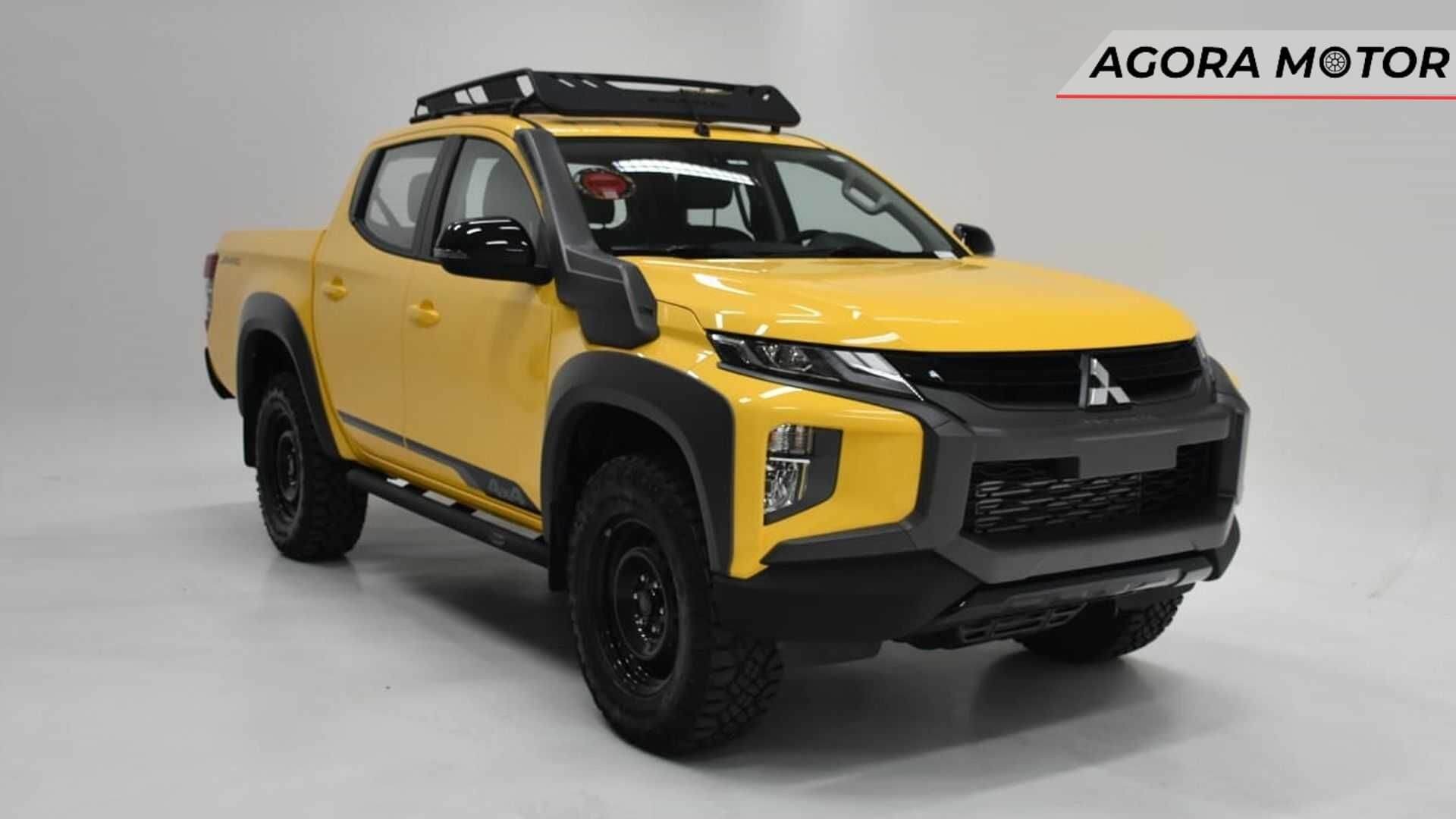 Foto frontal de uma Mitsubishi L200 Triton Sport 2023