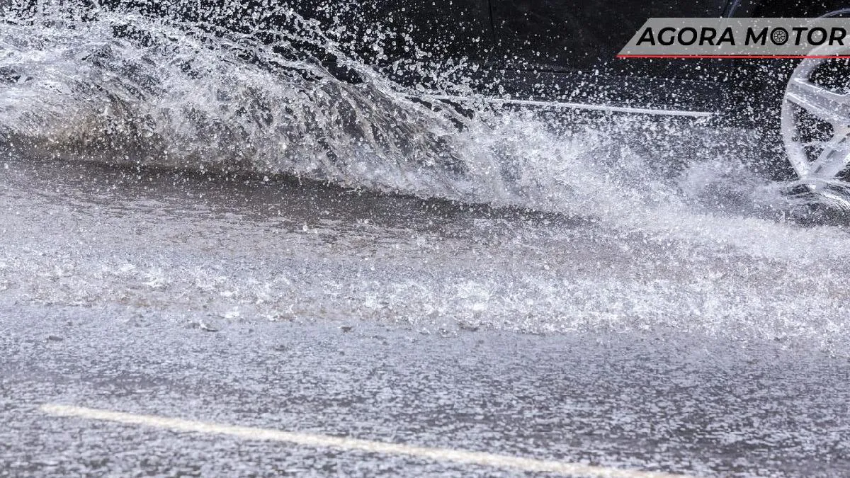 Molhar pedestre em dias de chuva pode dar multa?