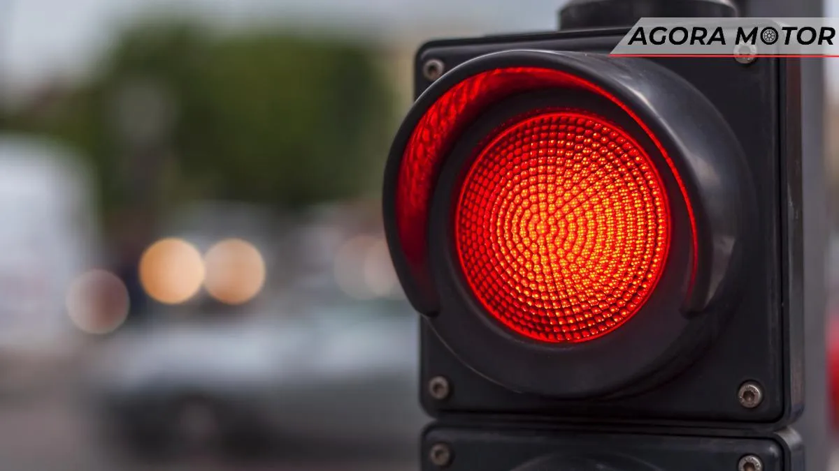 Posso virar à direita mesmo com o semáforo fechado? Entenda quando isso é possível