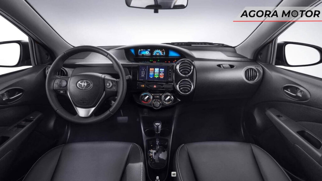 Foto do interior de um Etios
