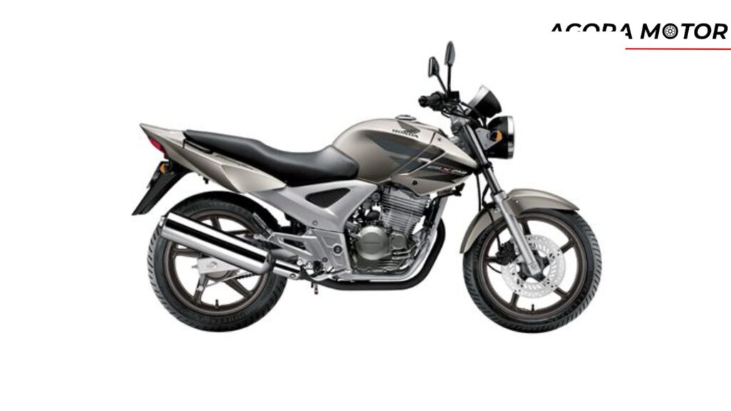 CBX 250 na cor prata.