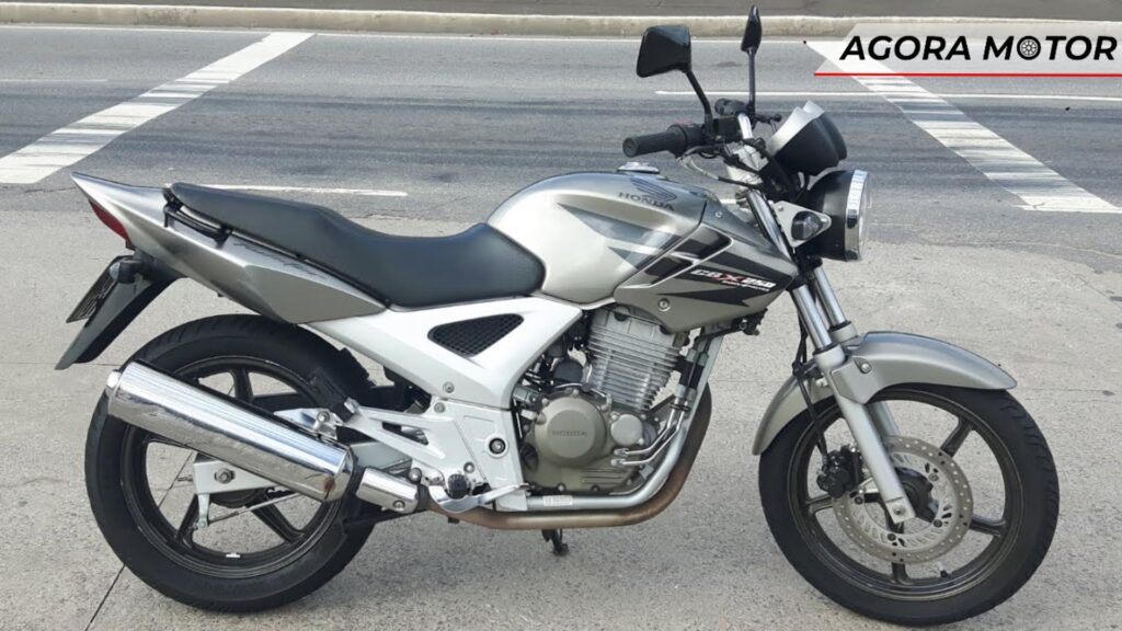 Lateral da Honda Twister em 2024.