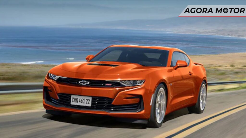 Camaro na cor laranja.