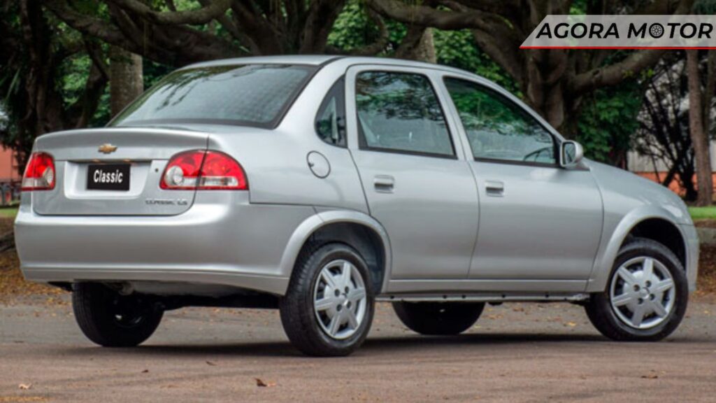 Traseira do Chevrolet Classic.