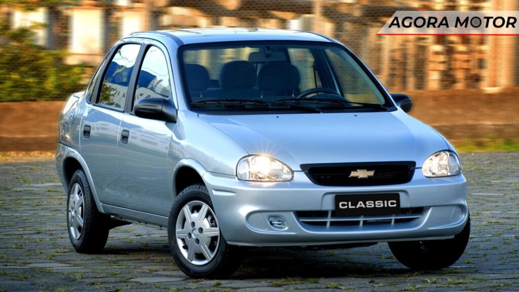 Frente do Chevrolet Classic.