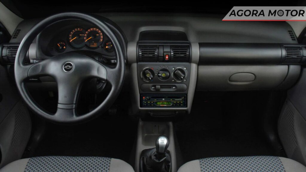 Painel do Chevrolet Classic.