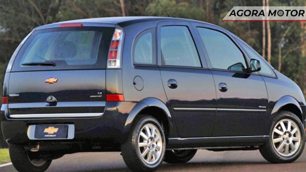 Traseira do Chevrolet Meriva.