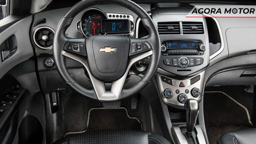 Painel do Chevrolet Sonic.