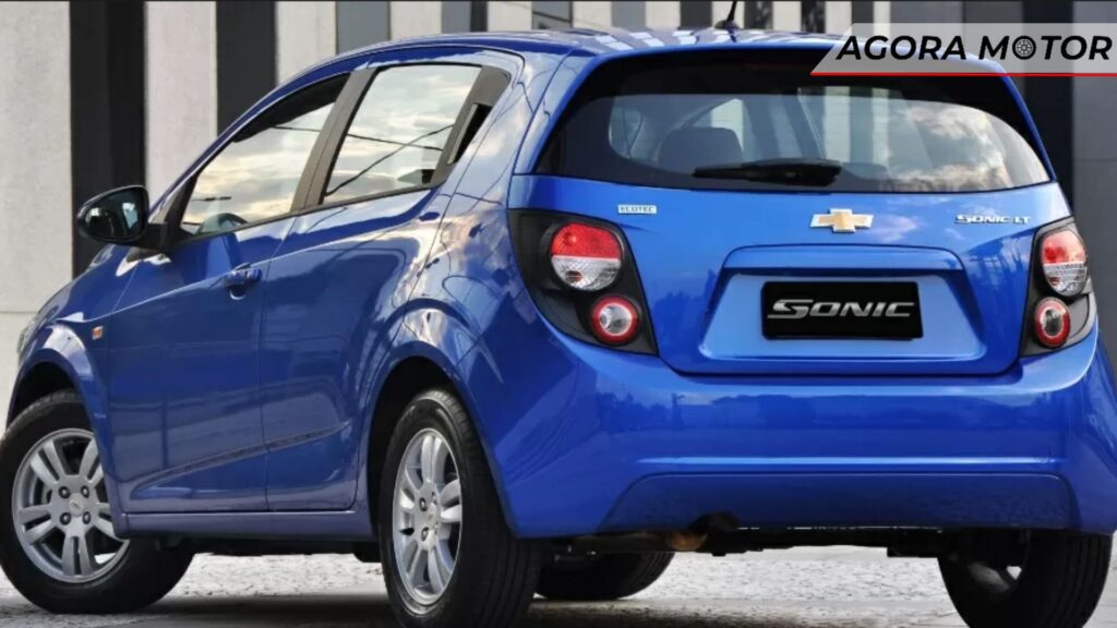 Traseira do Chevrolet Sonic em 2024.