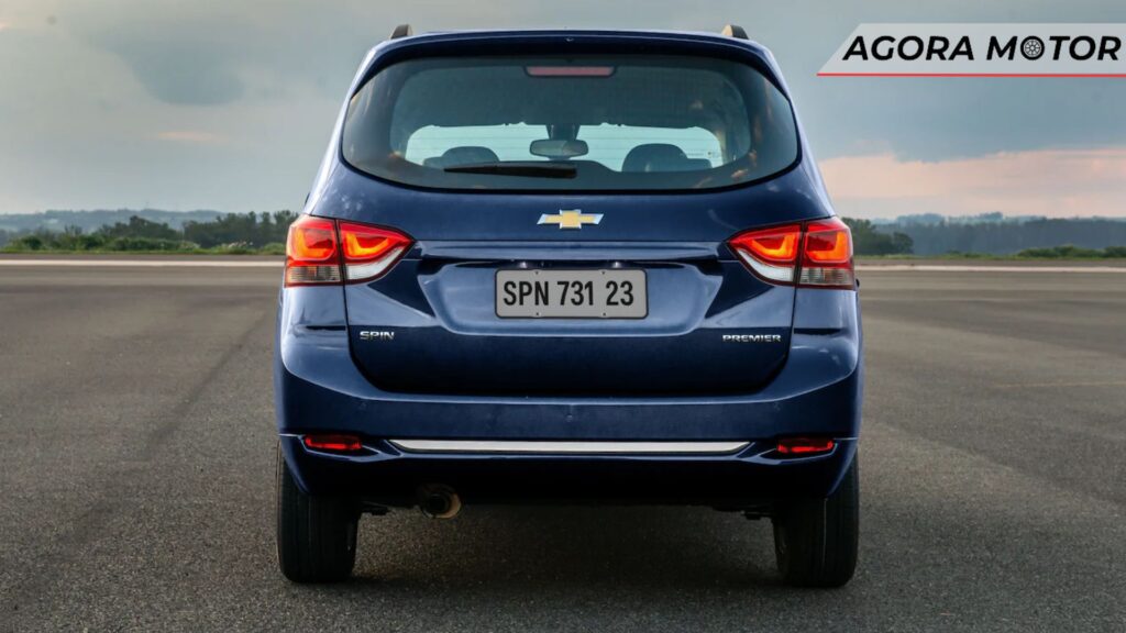 Traseira do Chevrolet Spin 2024.