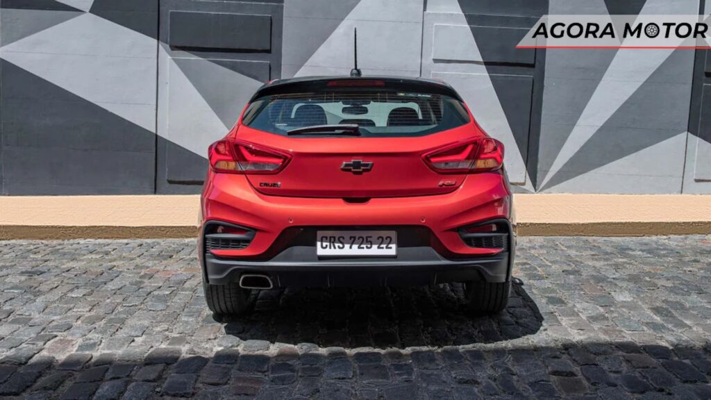 Traseira do Cruze hatch.