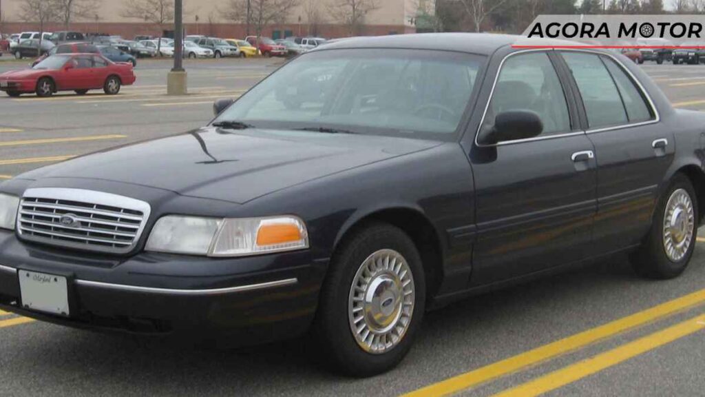 Ford Crown Victoria (preço estimado de $ 10.000 - R$ 49.300)