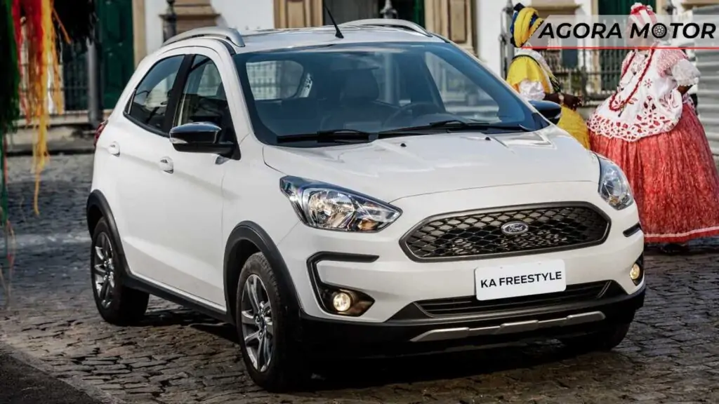 Ford Ka na cor branca.