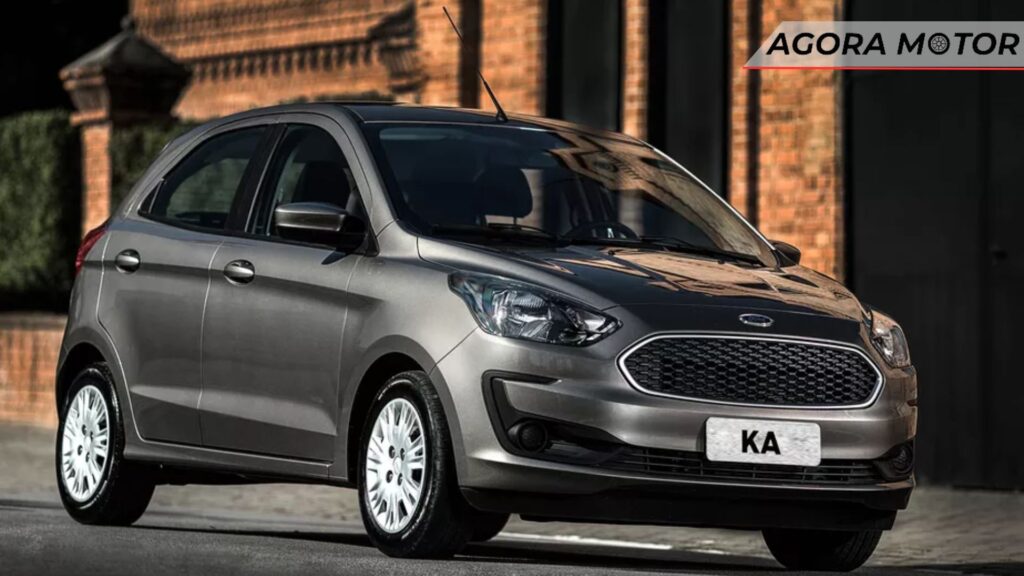 Ford Ka na cor grafite.