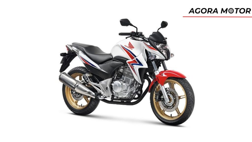 CB 300 em 2024.