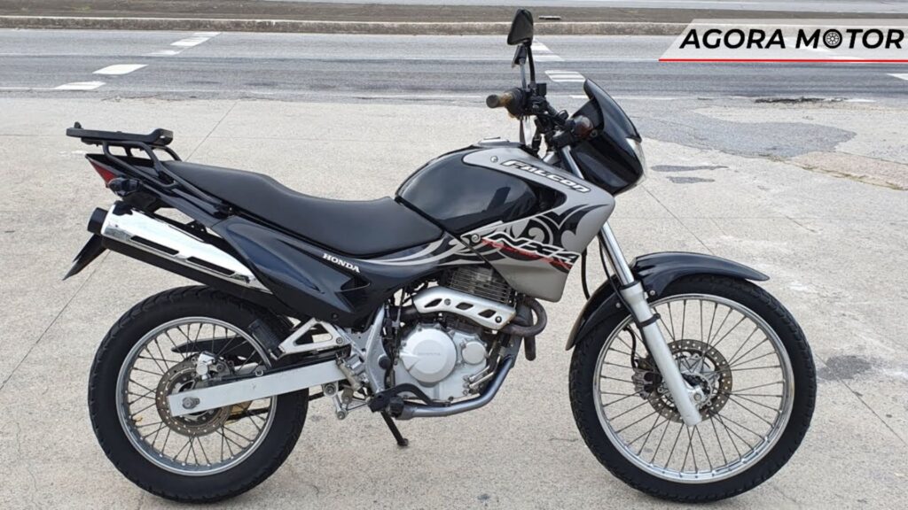 Lateral da Honda Falcon em 2024.