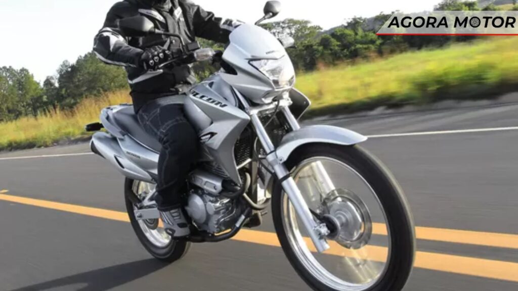Frente da Honda Falcon.