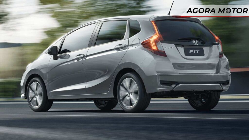 Honda Fit na estrada.