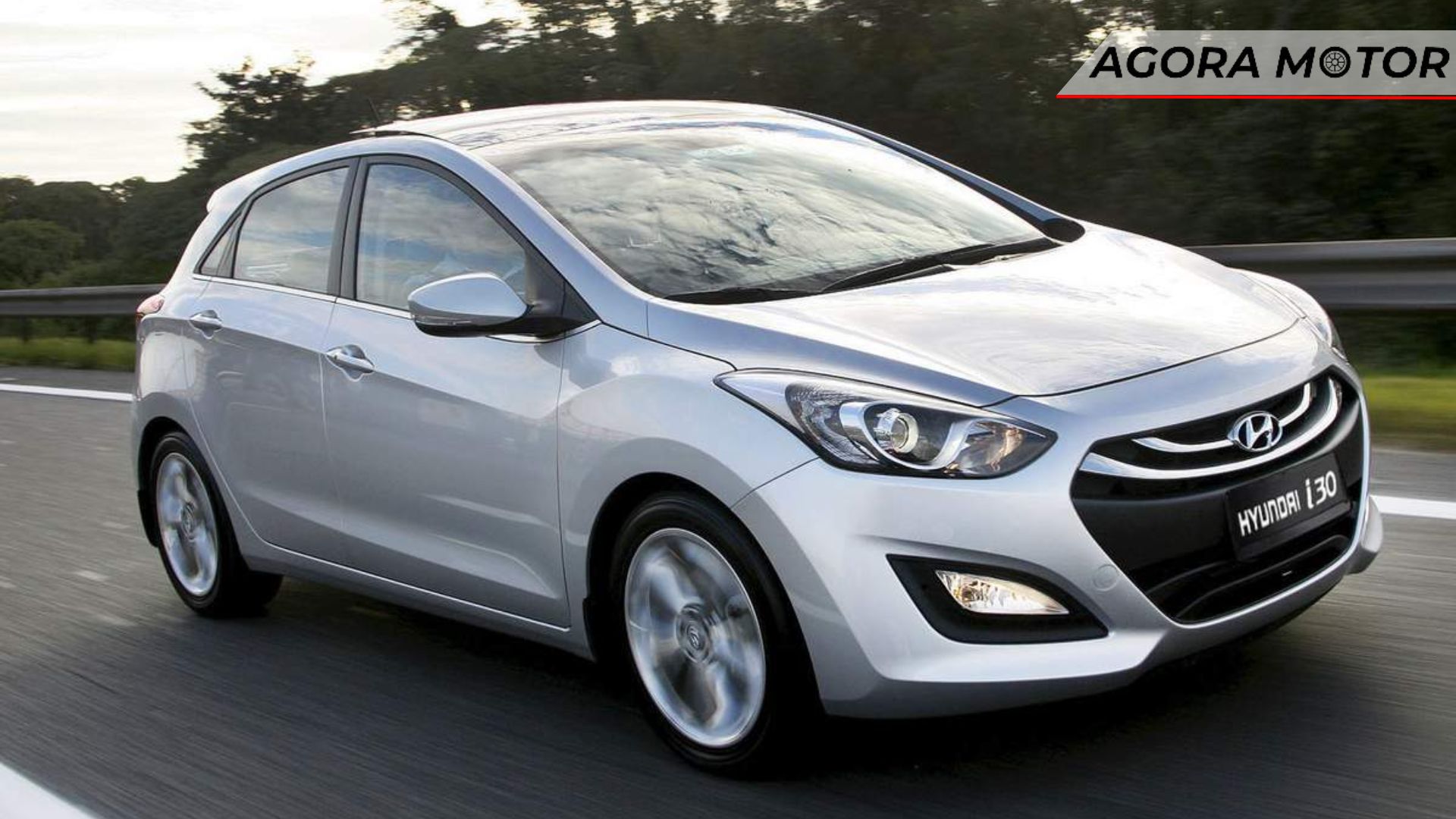 Frente do Hyundai i30 em 2024.