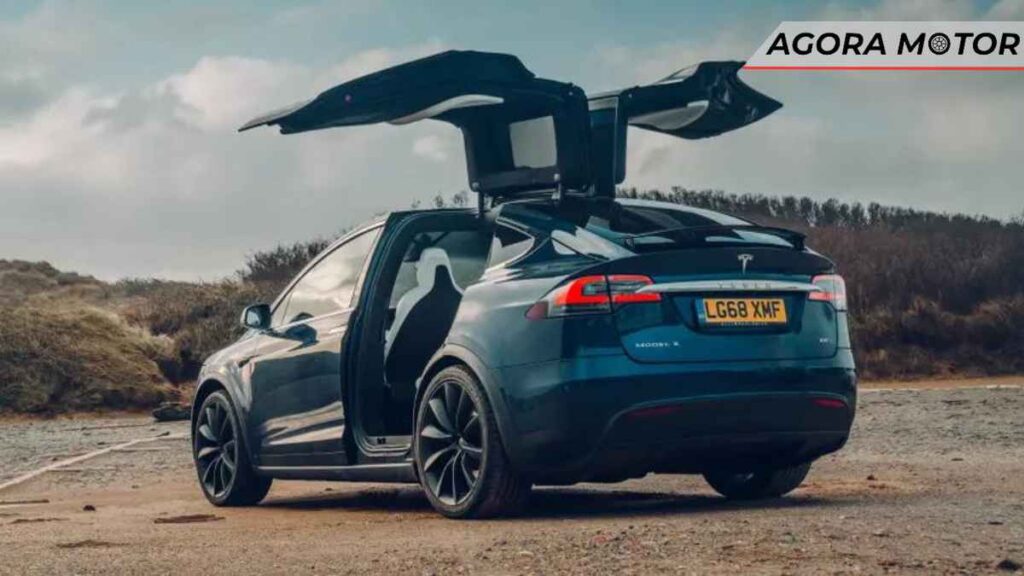 Qual é a opção da Tesla para SUVs elétricos de 7 lugares?