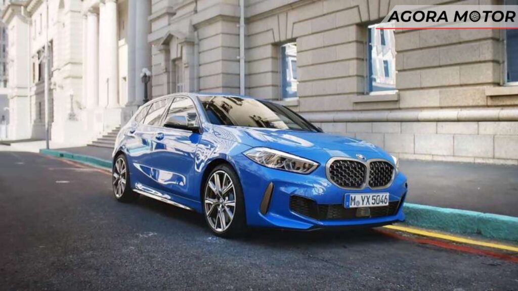 118i 2024 na cor azul estacionado