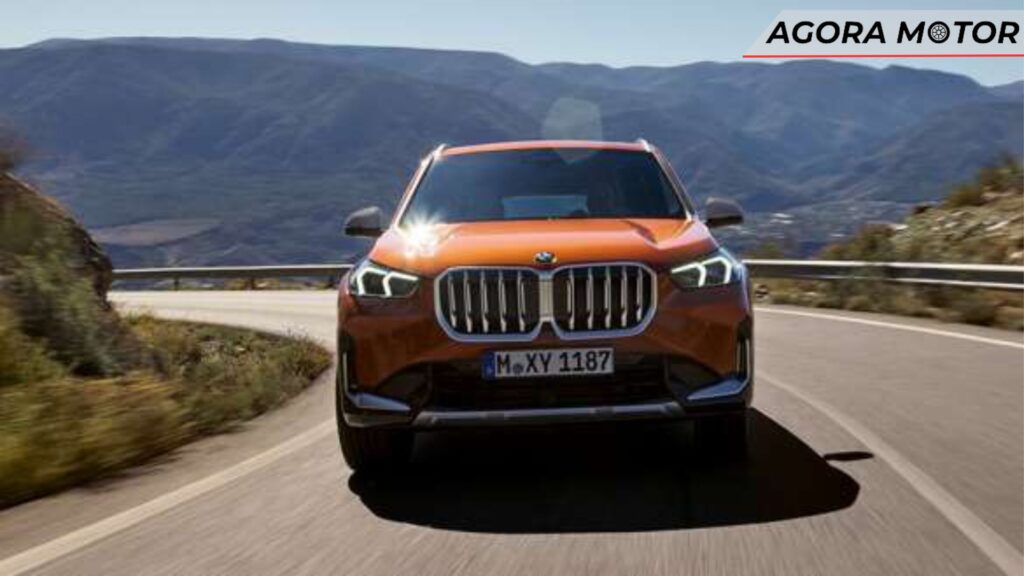 BMW X1 2024 laranja em movimento