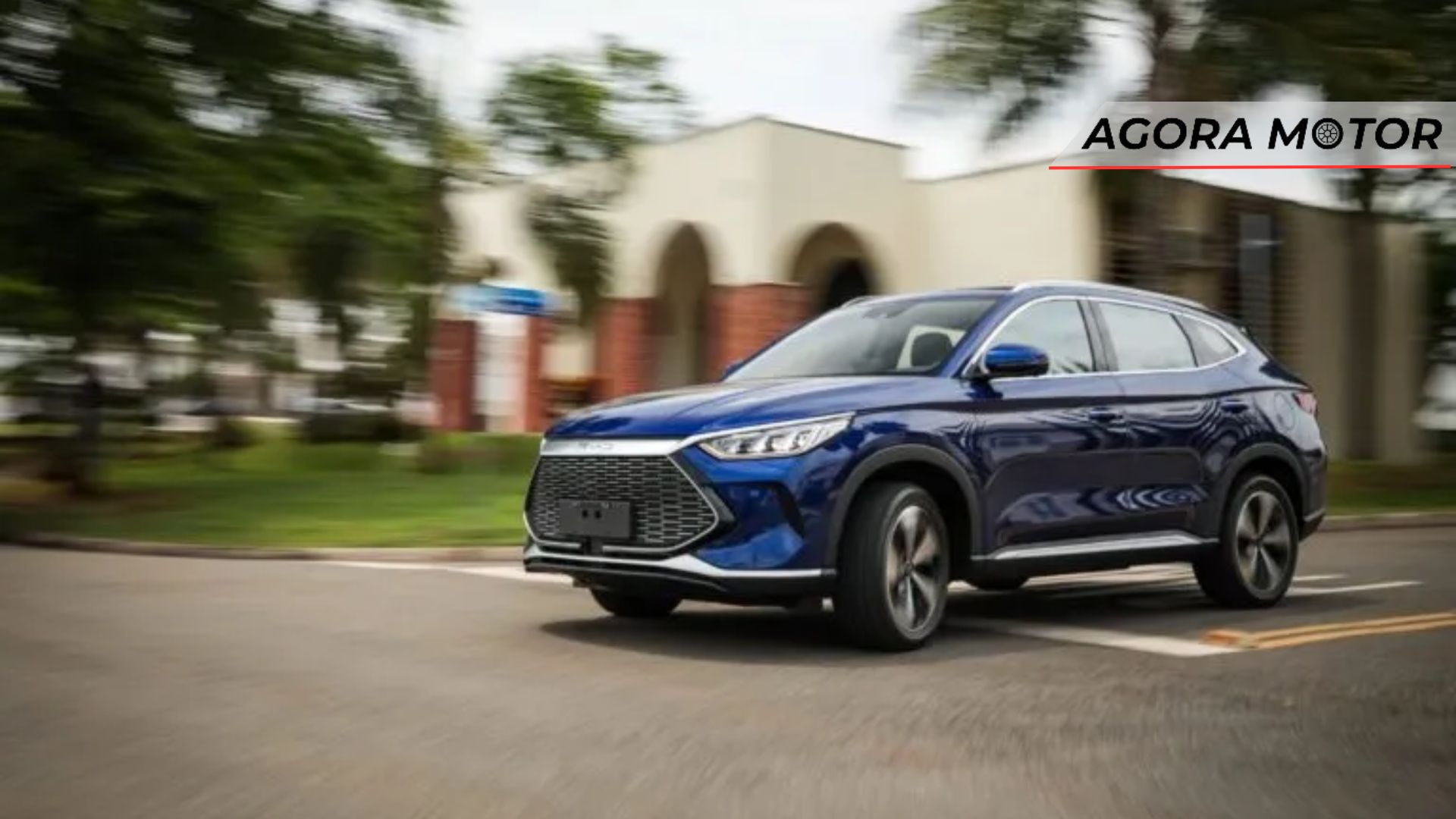 BYD Song Plus 2024 fazendo uma curva