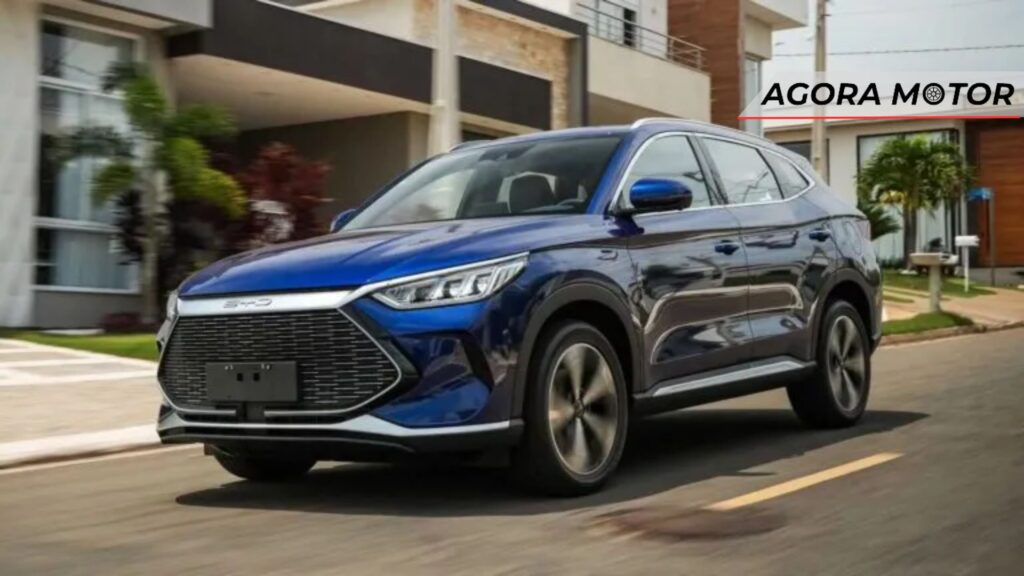 BYD Song Plus 2024 em movimento com detlahes nas lampadas