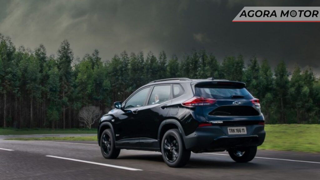 Traseira da Tracker Midnight.