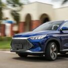 BYD Song Plus 2024 fazendo uma curva