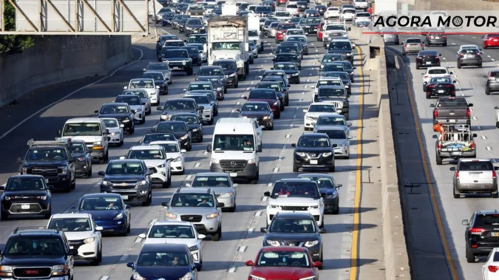 Frota velha só no Brasil? Essa é a idade média dos carros e caminhões leves nos EUA