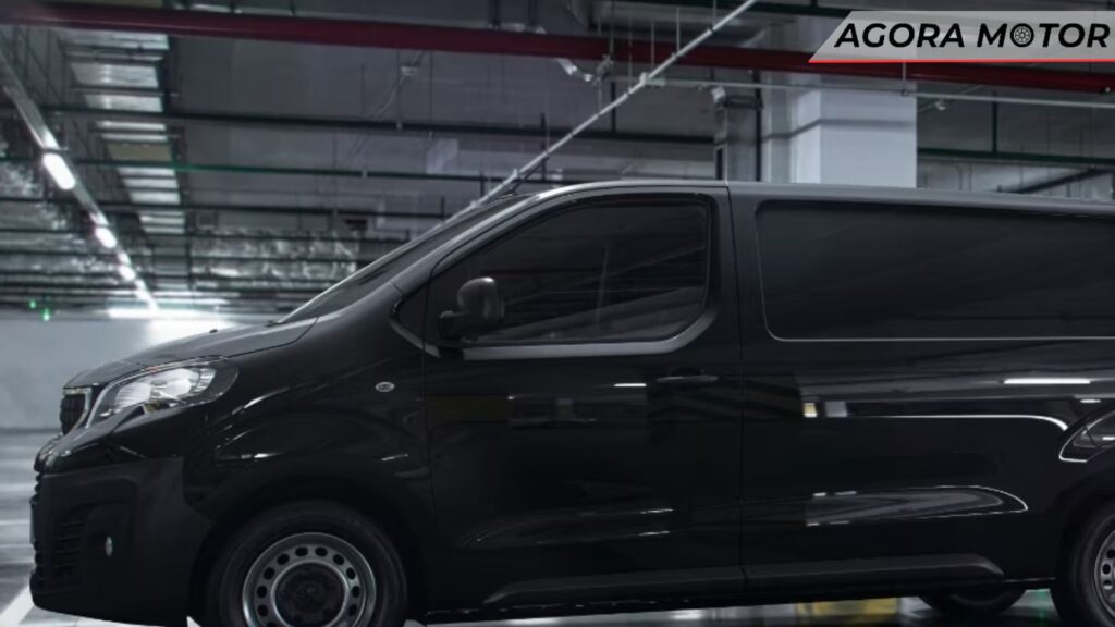 Lateral de um Expert 2024 preto