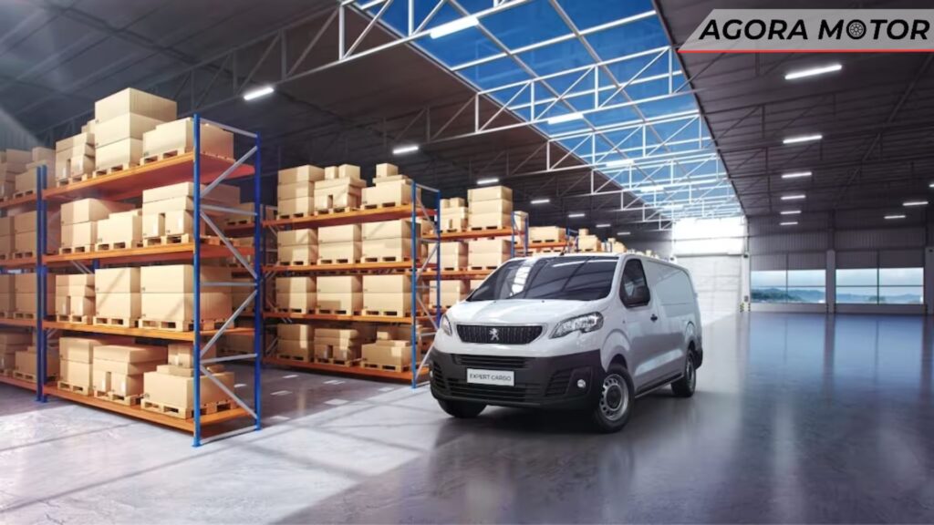 Expert 2024 em um galpão.