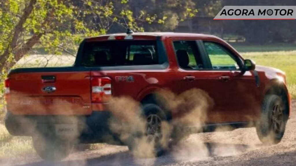 Ford Maverick 2024 vermelha arrancando.