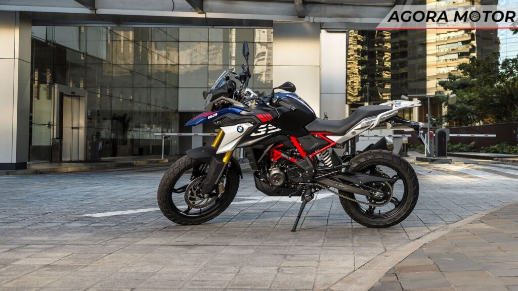 Foto de um G 310 GS 2024 estacionada