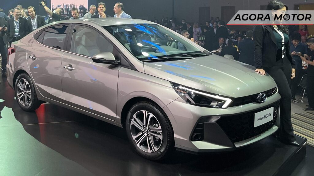 HB20s 2024 cinza em apresentação do modelo