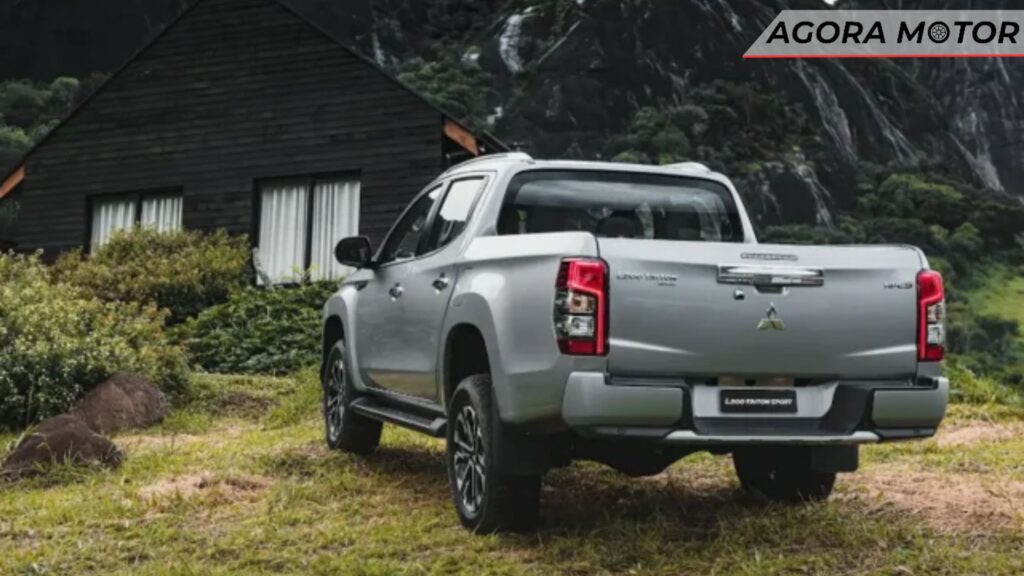 Parte traseira de uma L200 Triton 2024